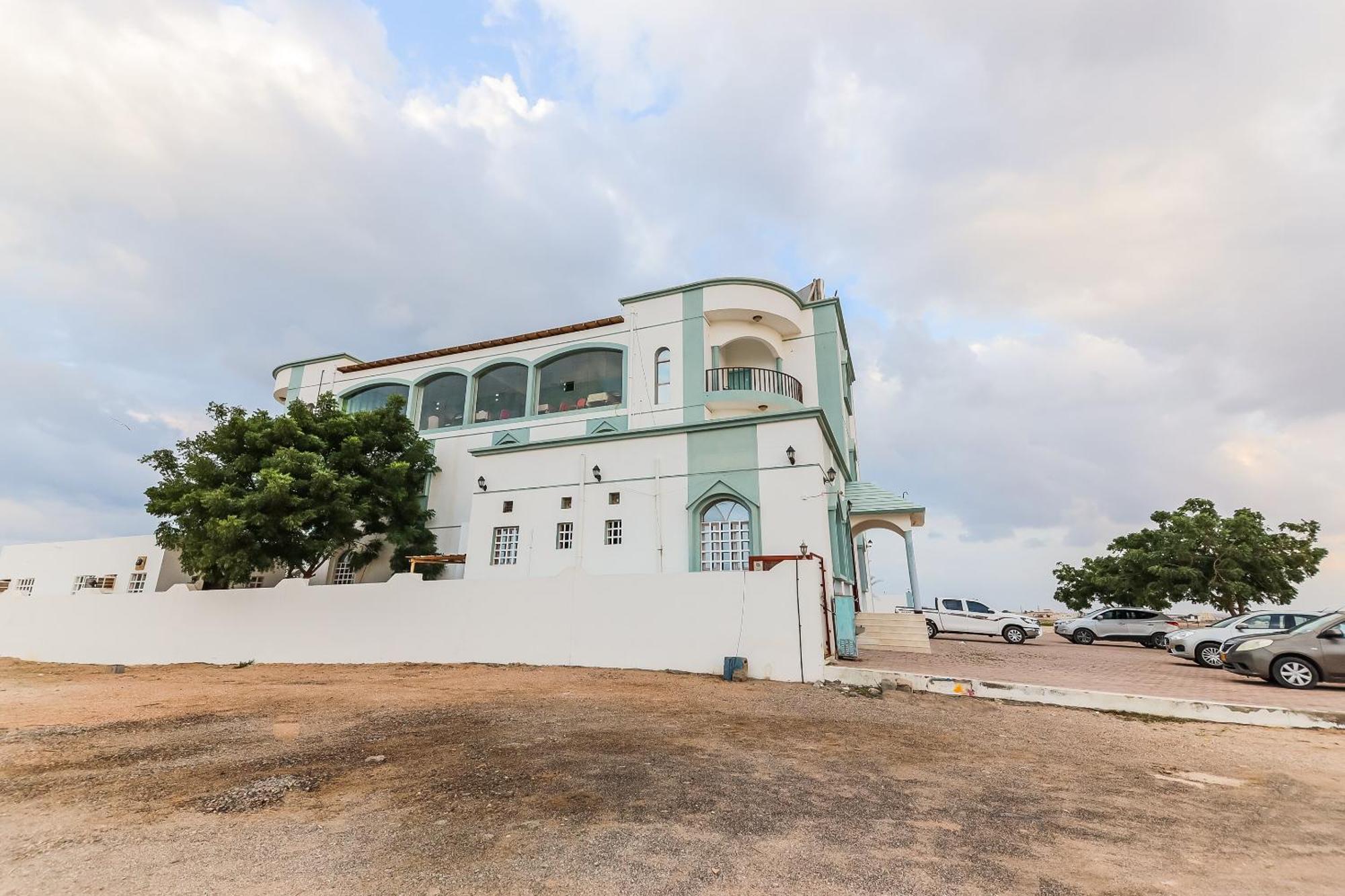 Super Oyo 110 Ras Al Hadd Guest House Экстерьер фото